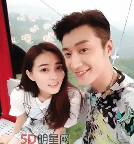 因为小小年纪的徐璐已经先后和尼坤,郑元畅,王子等各型各款的男神有