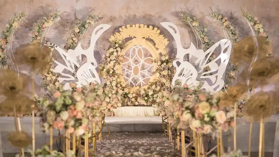 金色婚礼现场布置技巧-金色婚礼布置图片-蜜匠婚礼