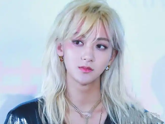 黄子韬长发到底有多美?竟然想和性转后的自己结婚 网友表示震惊