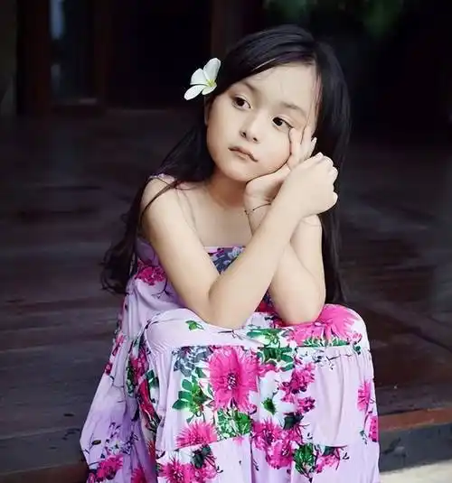 面对这突如其来的爆火,刘楚恬的父母顿时不知所措,这个场面简直就像钱