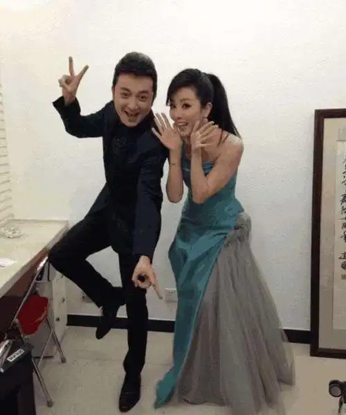 32岁李思思坦言四年生两胎真相!神秘老公是大学初恋