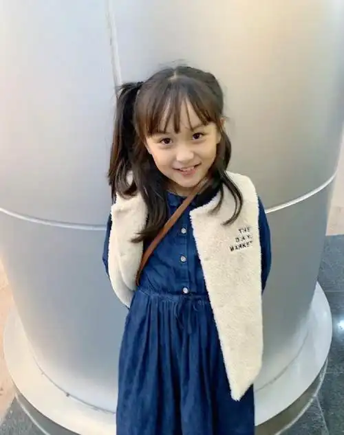 这位童星就是之前饰演"小芈月"的刘楚恬,在《芈月传》中因长相过于