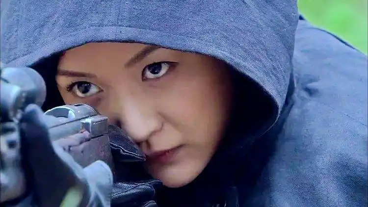 铁核桃:鬼子女狙击手和特工对狙,哪料特工更快,直接反杀她