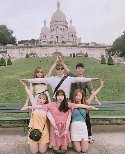 6人拍,微博看的,六角星,感觉有创意.