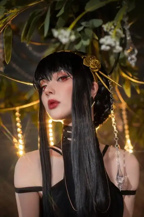 俄罗斯美女cos《赛博浪客》露西 胶衣美体神还原