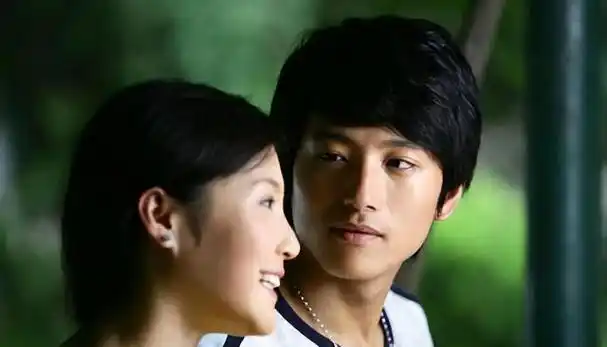 他当时和陆毅一样,可谓是站在了同一起跑线上.