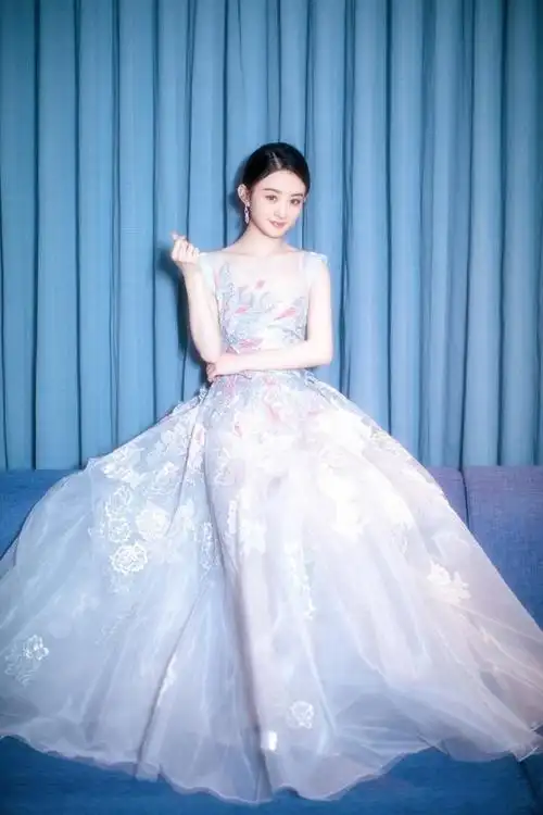 粉色纱裙仙气十足,网友:是仙女本人没错了|赵丽颖|礼服|纱裙_新浪新闻