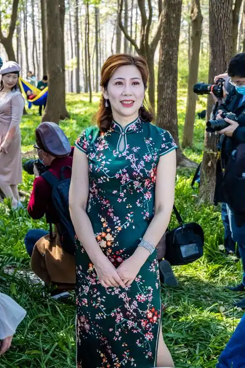 《与花斗艳》中国摄影网举办旗袍人像摄影活动 - 美篇