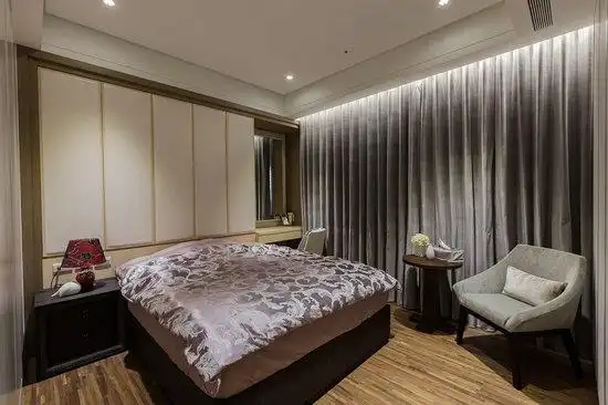 天花板造型分隔空间 简约时尚三居装修效果图