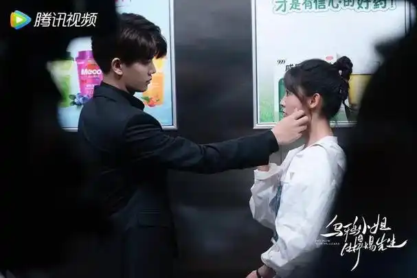 7《乌鸦小姐与蜥蜴先生》主演:任嘉伦,邢菲这部剧虽然是任嘉伦擅长的