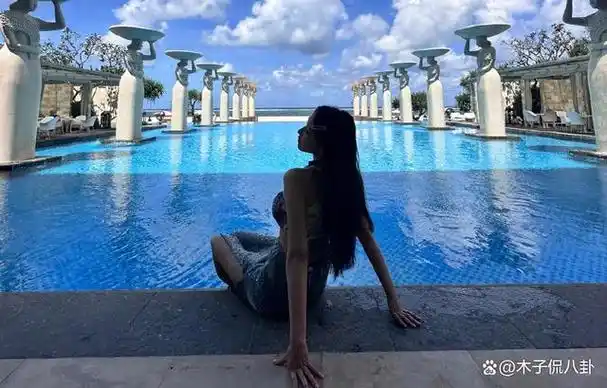 程潇泳衣写真,曼妙好身材展现万千魅力,网友:打扮得像少女一样