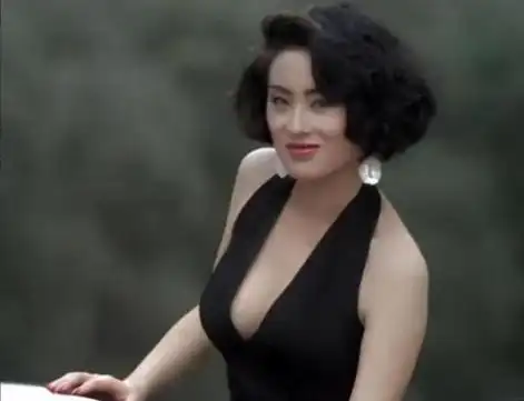 55岁张敏长居泰国看起来瘦得脱相与小10岁男友在清迈买房