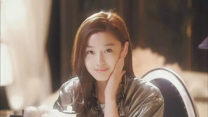 重温《来自星星的你》发现千颂伊的穿搭依旧很时尚高级!