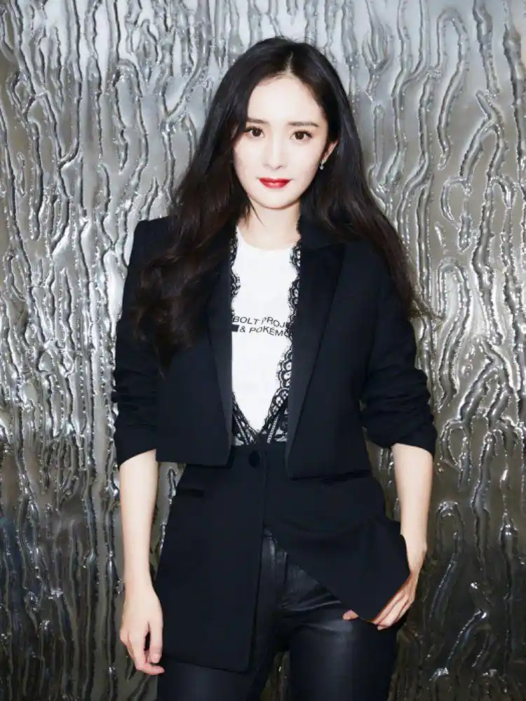 杨幂和刘恺威离婚后首获奖:好演员的路很长,我会慢慢好好走下去