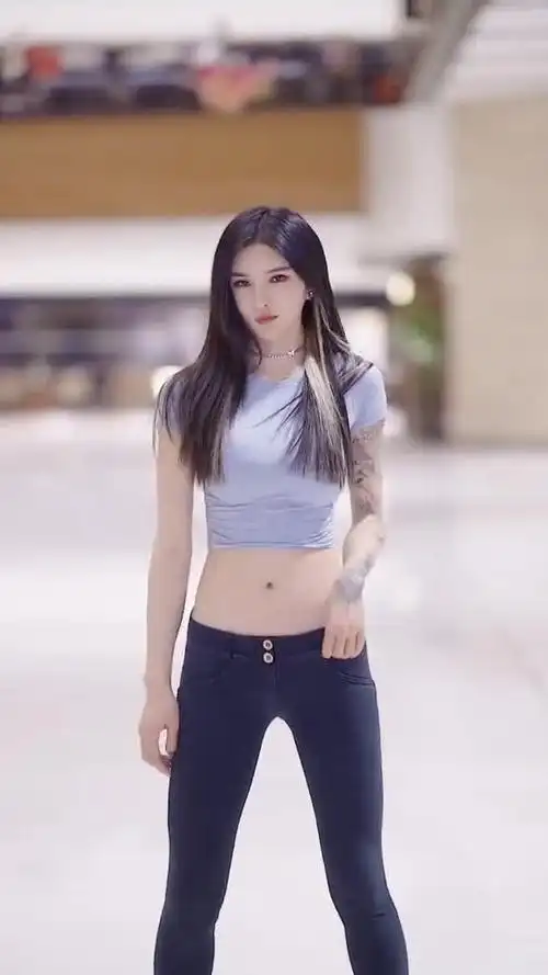 #请金晨看花式一字马 #抖音女王节开新至上 @金晨 凑个热闹～