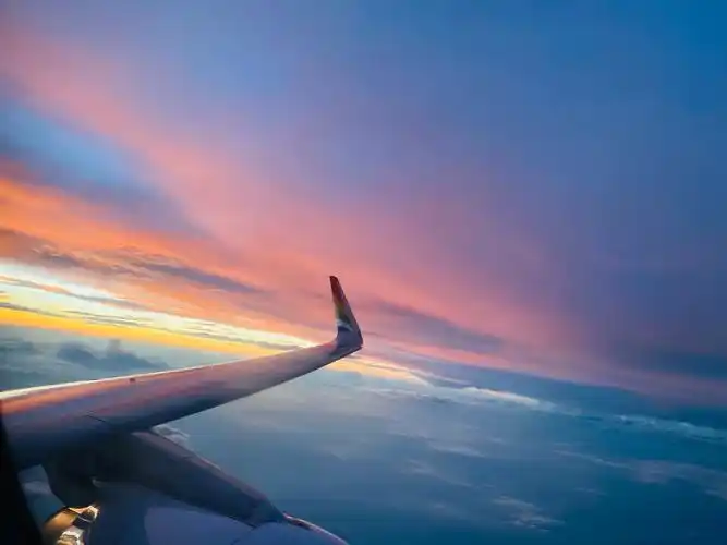 飞机上看夕阳震撼