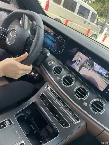 【图】新款e300车主 求几张夜晚的氛围灯大图_奔驰e级论坛_汽车之家