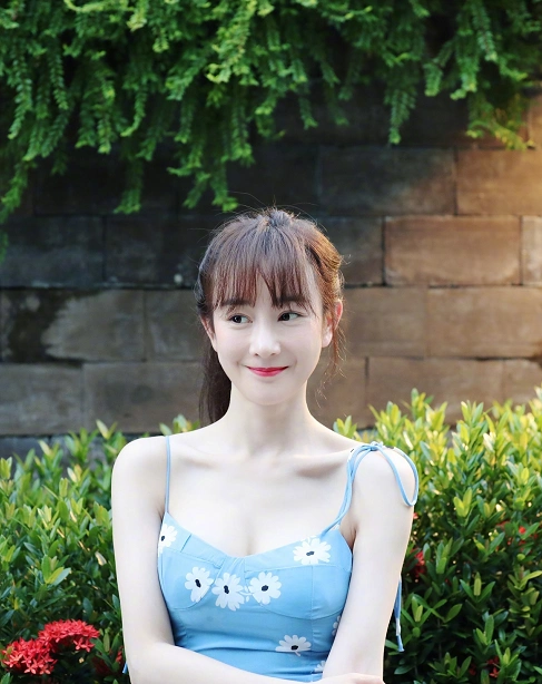 张檬小五公开恋爱后合体撒狗粮,捏喉结比心,粉丝:祝福祝福!