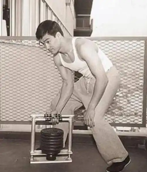 功夫之王李小龙跑步是最好的训练方法也是很好的放松方式