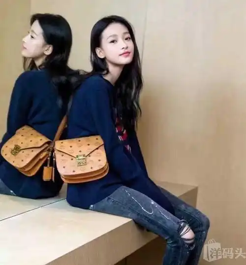 mcm 16年复古卡其色邮差包 有小号和mini