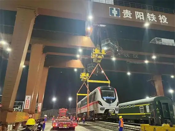 广州地铁11号线等项目履带挖掘机,轨道平板车等机械设备租赁询价