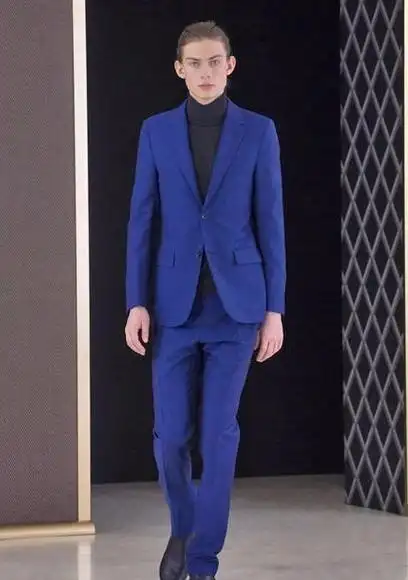 深蓝色西服搭配什么颜色的衬衫图片男