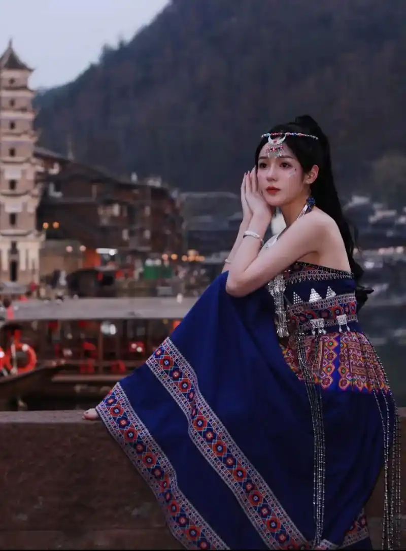 一位湘西土家族苗族自治州的苗族美女