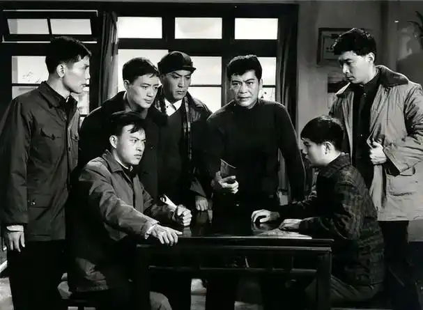 大字报中言辞激烈地指出:"某些演员,曾涉足禁忌题材,至今仍不思悔过