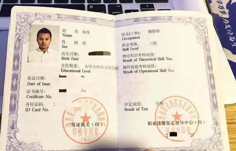 侯伟是一位国内著名 a target="_blank" href="/item/摄影师/3280"