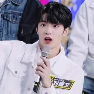 【刘耀文】举手回答问题