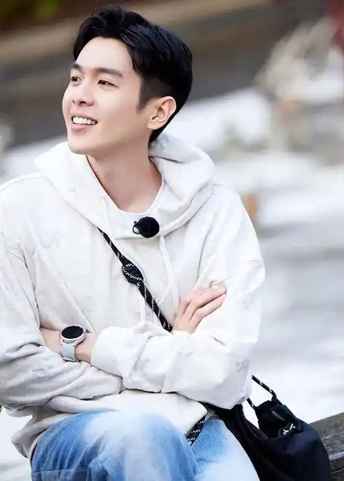 双星闪耀:德佑携手两位张若昀的奇妙缘分与非凡瞬间_服务_认可_专业