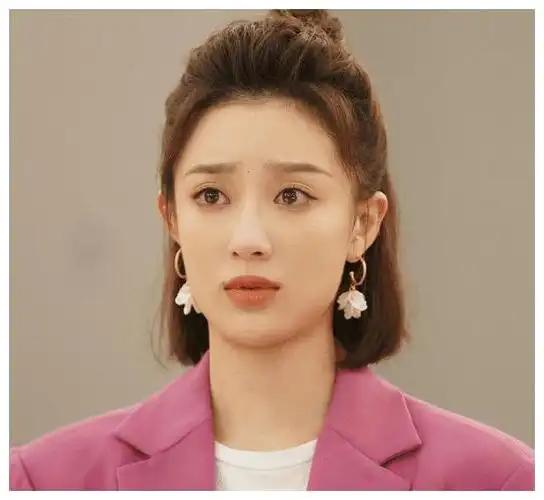 傻白甜"朱闪闪"现照曝光,如今逆袭成御姐,美到王自