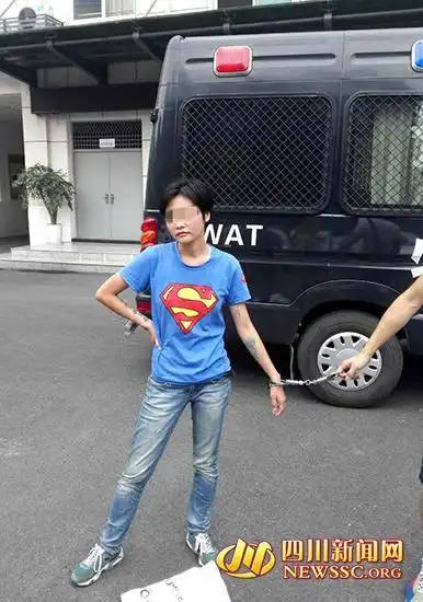 四川一女子抢劫被抓 淡定笑称:早就想进去了