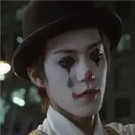 小丑头像半边哭半边笑