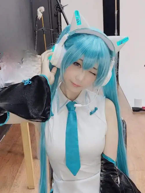 伊织萌cos莱莎2 迷人的肉腿让你大饱眼福