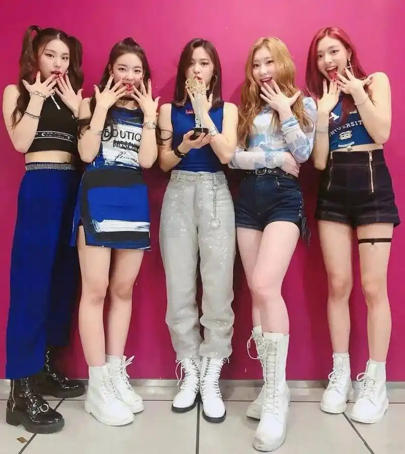 其实韩国女团对身材的控制一向很严格,几乎无时无刻都在减肥,而且方法