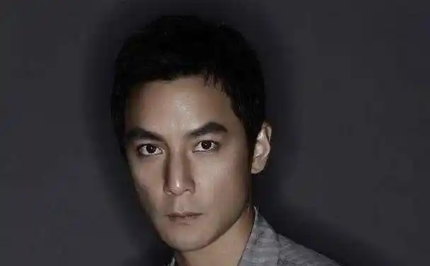 吴彦祖近照让人吃惊,46岁的他不再男神,发际线拖累颜值_工作_样子