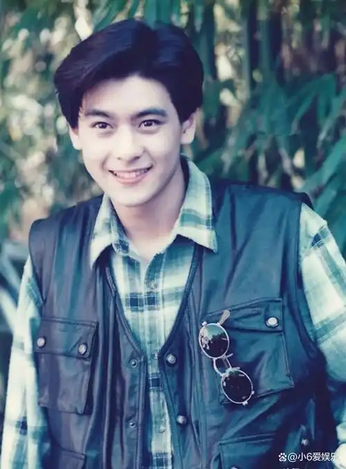 林志颖发文庆祝出道32周年晒出自己出道时青涩照满满的怀旧感