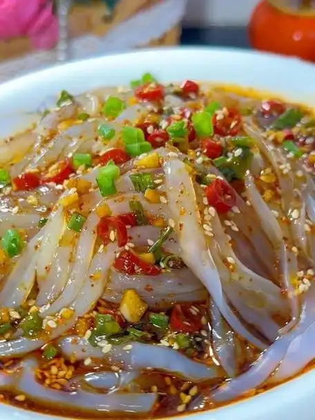 天气热了,两分钟教你在家自制凉粉,爽滑筋道又开胃!