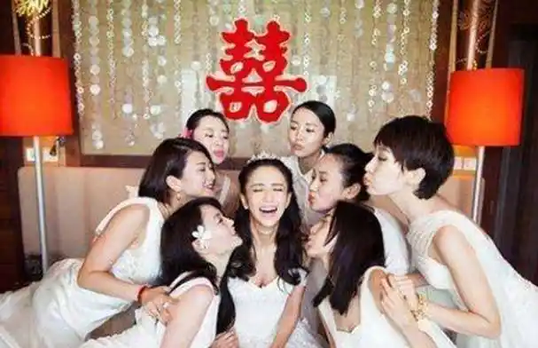 "伴娘团"被人看不起,现在让人高攀不起_明星_什么_包文婧
