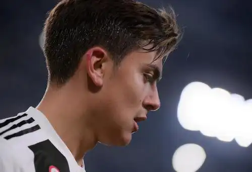 足球界颜值的天花板小贝迪巴拉堪称盛世美颜第一惊艳众人