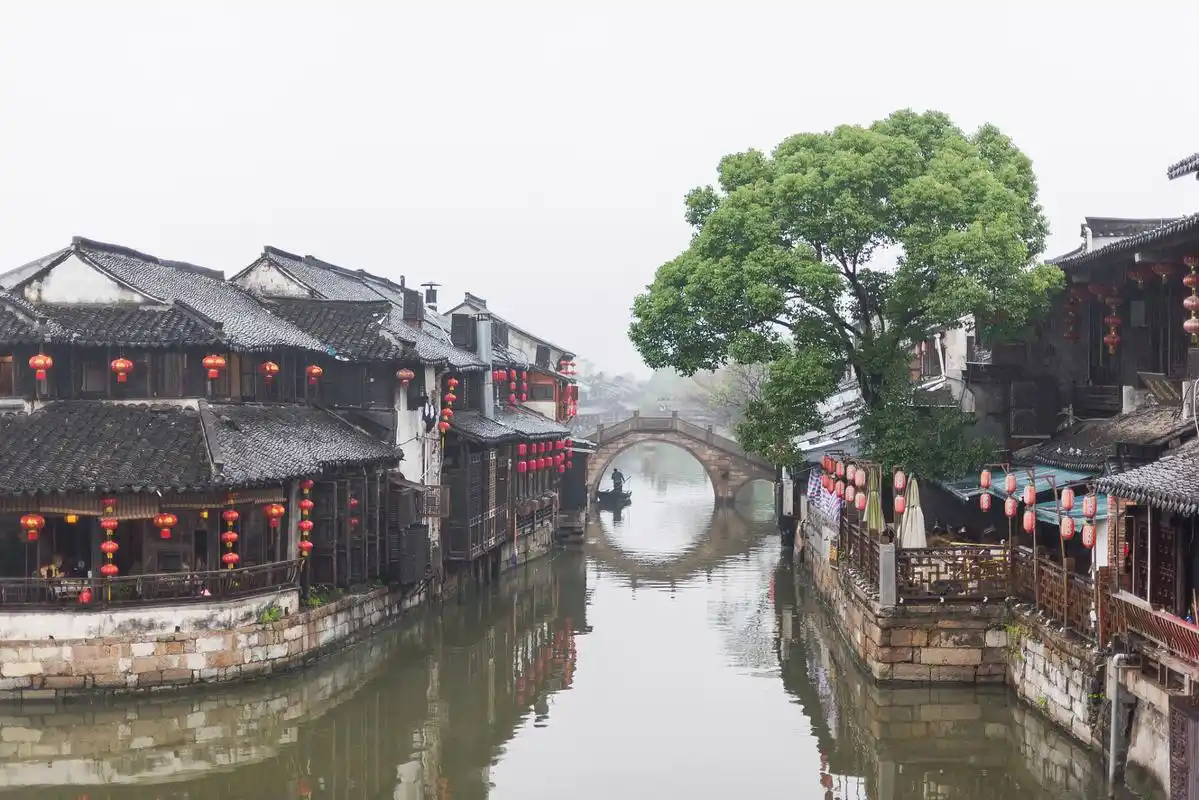 西塘古镇:西塘古镇位于浙江省嘉兴市嘉善县,是一个典型的江南水乡.