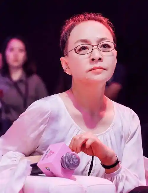 原创被大妈形象绑架的宋丹丹25岁剧照流出也曾是甜美小仙女