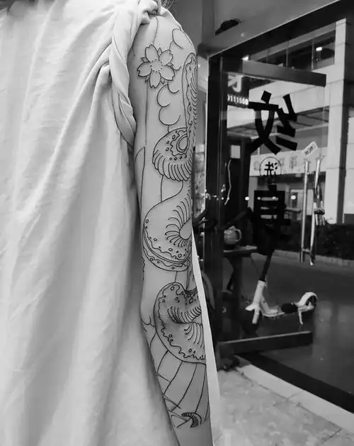 传统七分袖线条纹身图片手臂老传统纹身图案