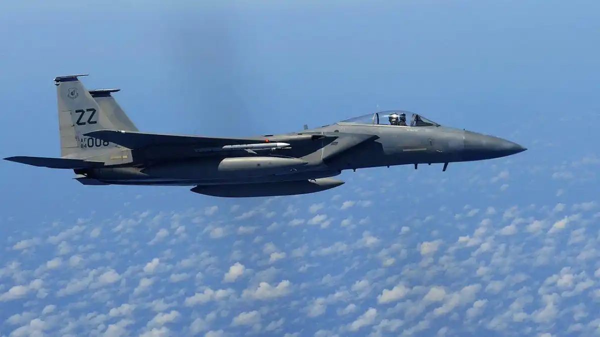 解放军亮出空基高超弹,f15战斗机撤离琉球,五角大楼有自知之明