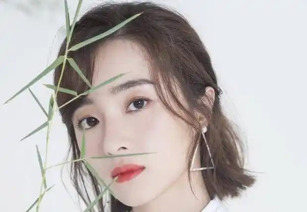 胡冰卿的双胞胎姐姐,长相比妹妹还端庄,现实中妥妥的真学霸_胡毓洁