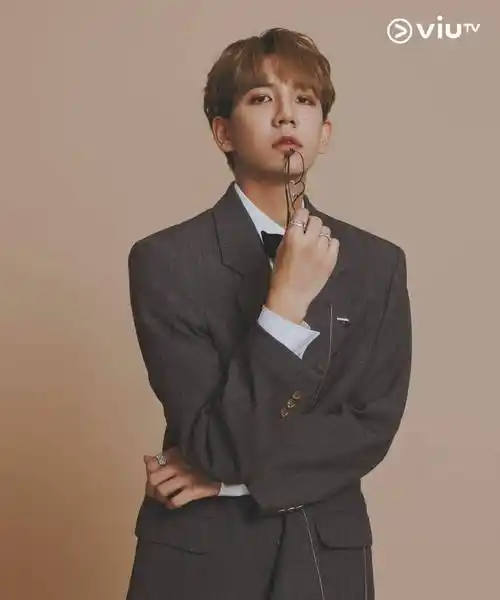 《全民造星2》冠军吴启洋共演exo名曲《破风》,但期间和女伴舞的贴身