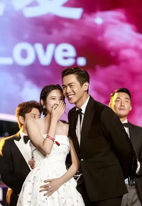 唐艺昕:我这辈子最正确的决定,就是嫁给追我车尾的张若昀