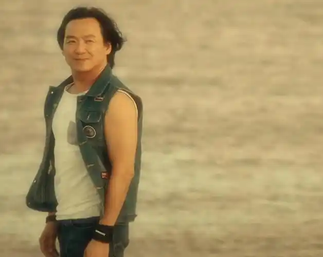 一把年纪还打打杀杀,谢天华新片跌破底线,网大已成古惑仔养老院