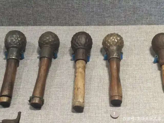 这种改进了的带把的小地雷应该就是手榴弹的前身吧